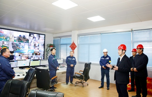 孔涛春节前看望慰问华兴化工一线员工