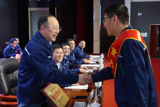 吴亚在六国化工职代会上强调深耕主业深化改革    奋力推进高质量发展